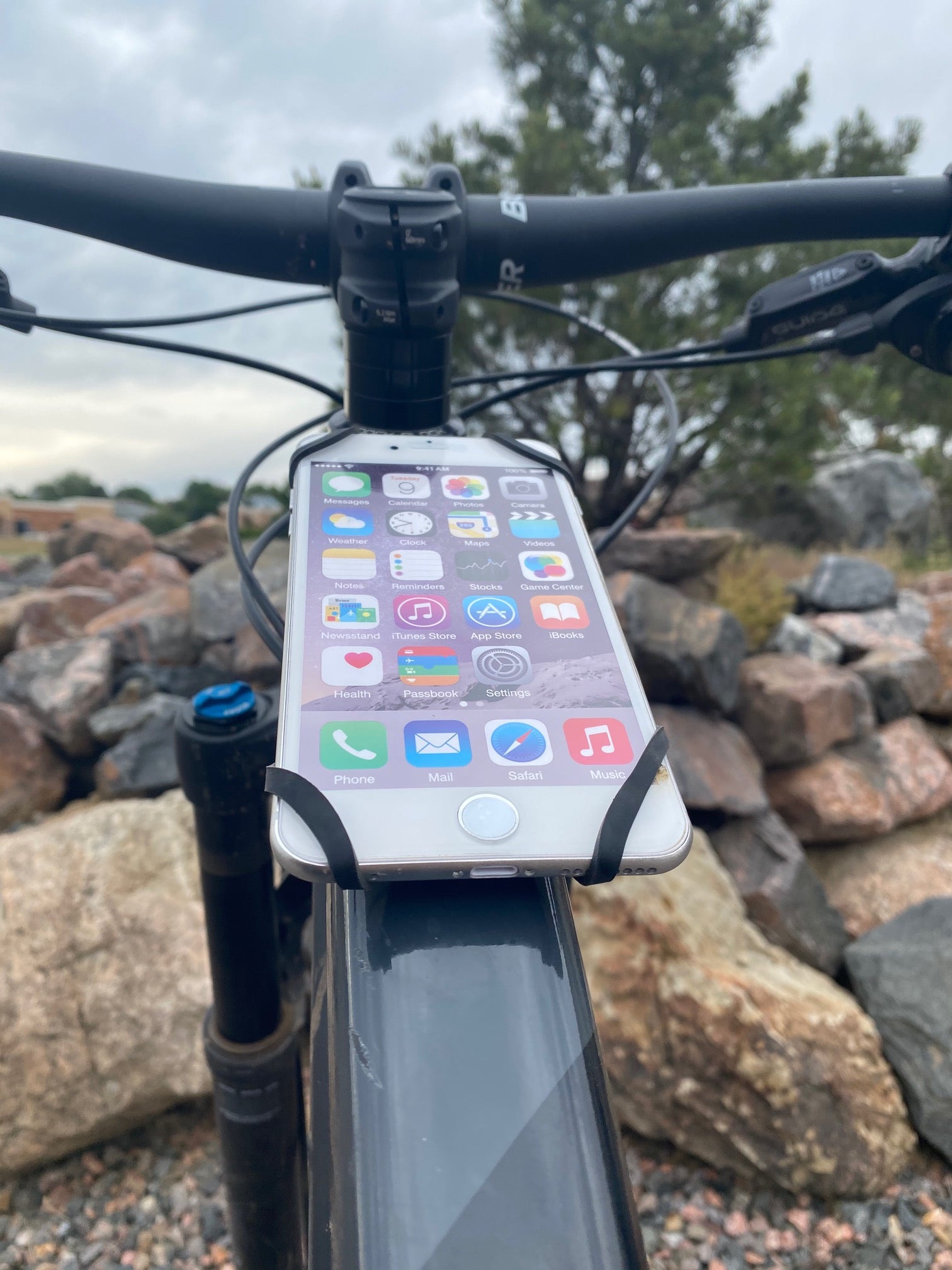 Phone mounts for mountain bikes hot sale